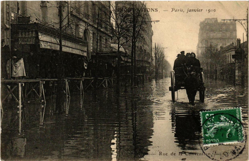 Carte postale ancienne Inondations - Paris, janvier 1910 - Rue de la Convention à Paris 15e