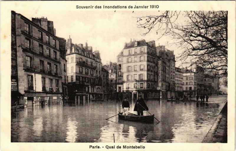 Carte postale ancienne Paris Quai de Montebello Inondations 1910 à Paris