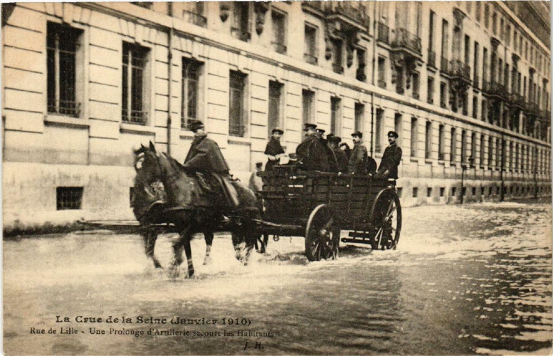 Carte postale ancienne Paris Rue de Lille Une Prolonge Inondations 1910 à Paris