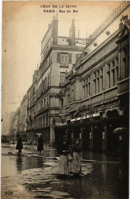 Carte postale ancienne Paris Rue du Bac Inondations 1910 à Paris