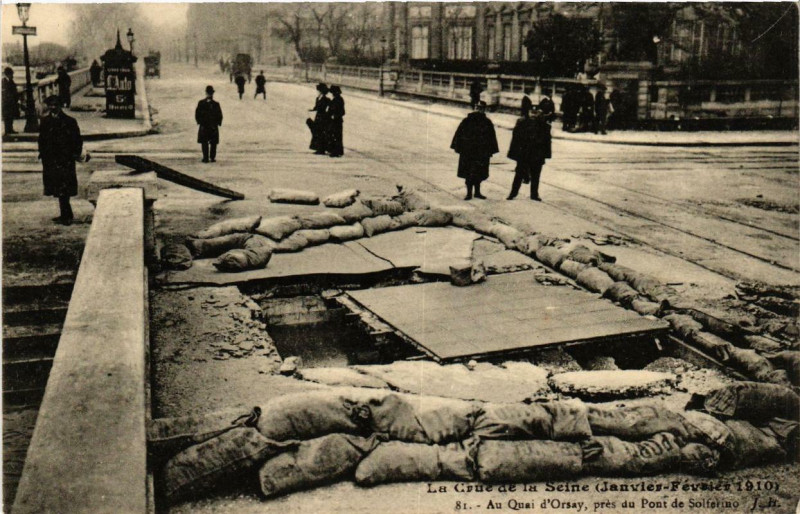 Carte postale ancienne Paris u Quai d'Orsay Inondations 1910 à Paris