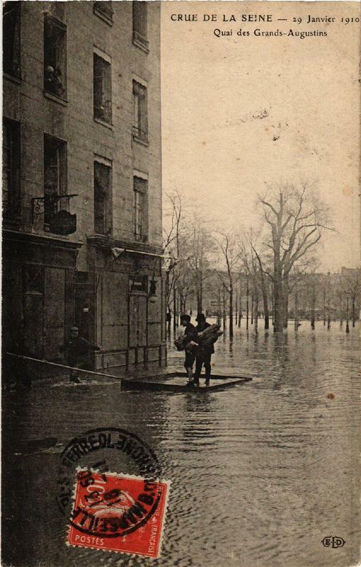 Carte postale ancienne Paris Quai des Grands Augustins Inondations 1910 à Paris