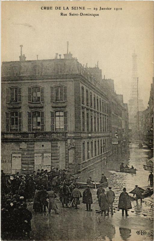 Carte postale ancienne Paris Rue Saint-Dominique Inondations 1910 à Paris