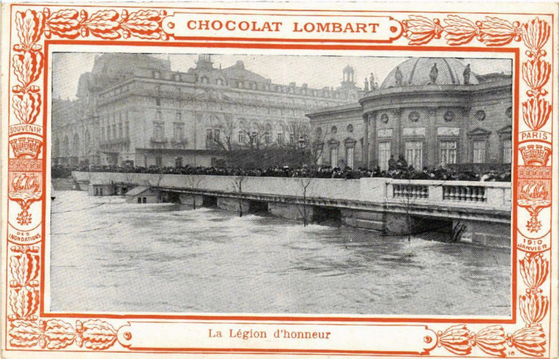 Carte postale ancienne Paris La Legion d'honneur Inondations 1910 à Paris