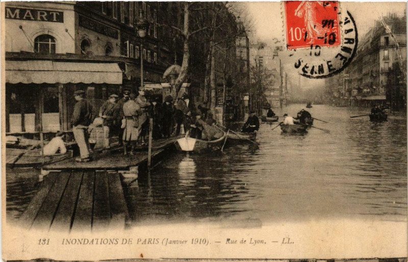 Carte postale ancienne Inondations de Paris (Janvier 1910) - Rue de Lyon à Paris 12e