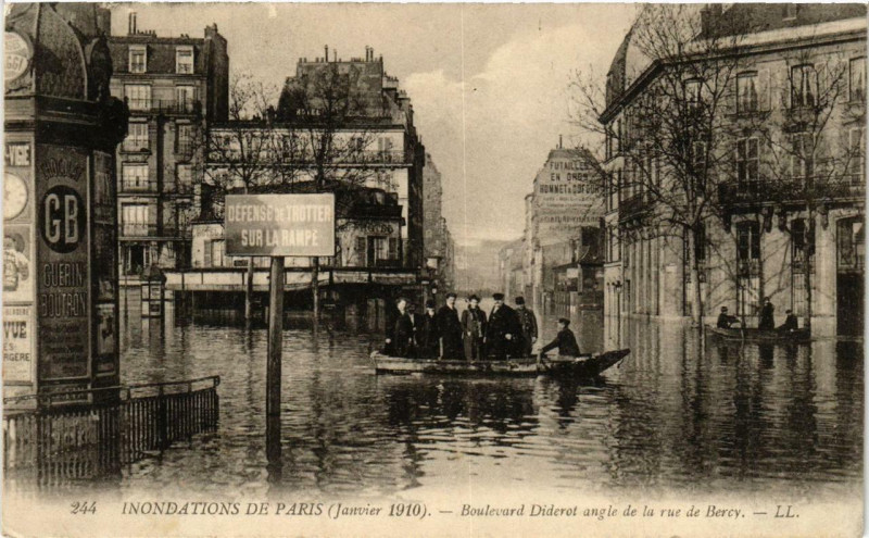 Carte postale ancienne Paris Boulevard Diderot Inondations 1910 à Paris