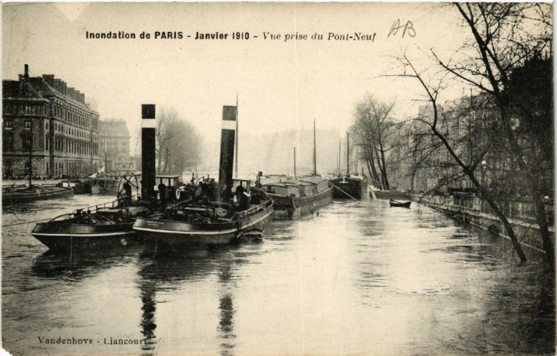 Carte postale ancienne Paris vue prise du Pont-Neuf Inondations 1910 à Paris