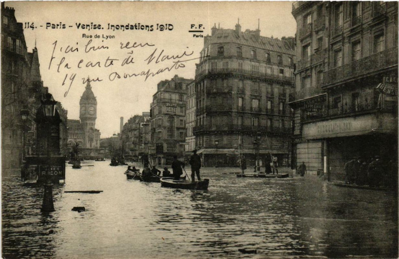 Carte postale ancienne Paris Rue de Lyon Inondations 1910 à Paris