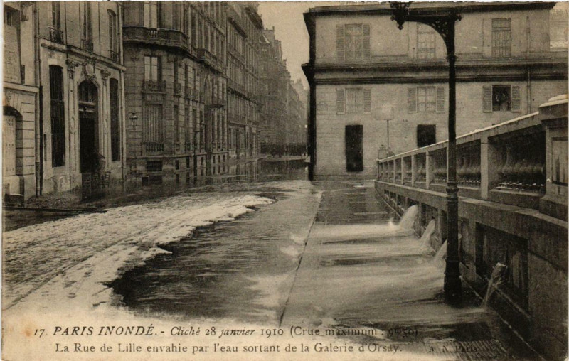 Carte postale ancienne Paris La Rue de Lille Galerie d'Orsay Inondations 1910 à Paris