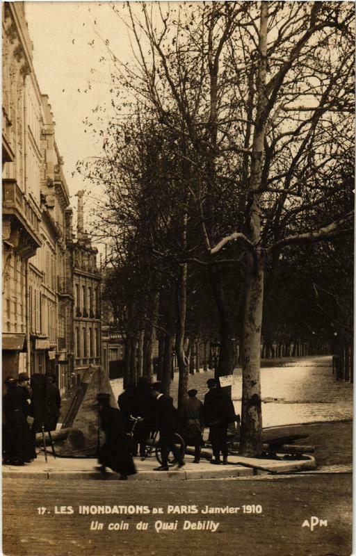 Carte postale ancienne Paris Un coin du Quai Debilly Inondations 1910 à Paris