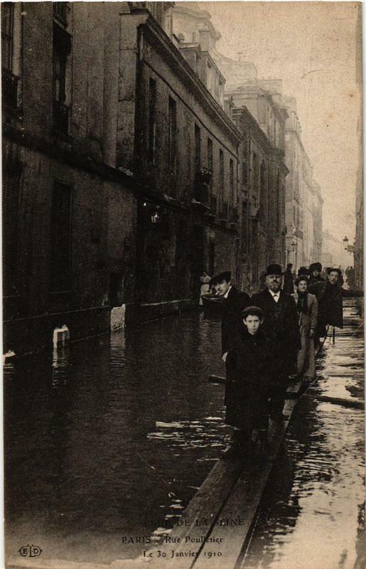 Carte postale ancienne Paris Rue Poulletier Inondations 1910 à Paris