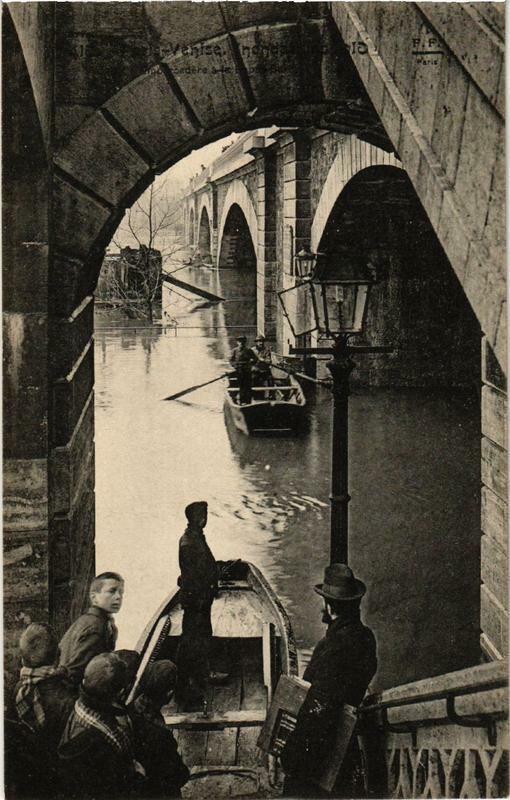Carte postale ancienne Paris Embarcadere Inondations 1910 à Paris