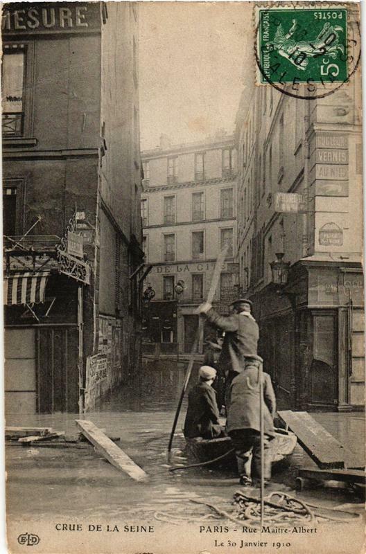 Carte postale ancienne Paris Rue Maitre-Albert Inondations 1910 à Paris