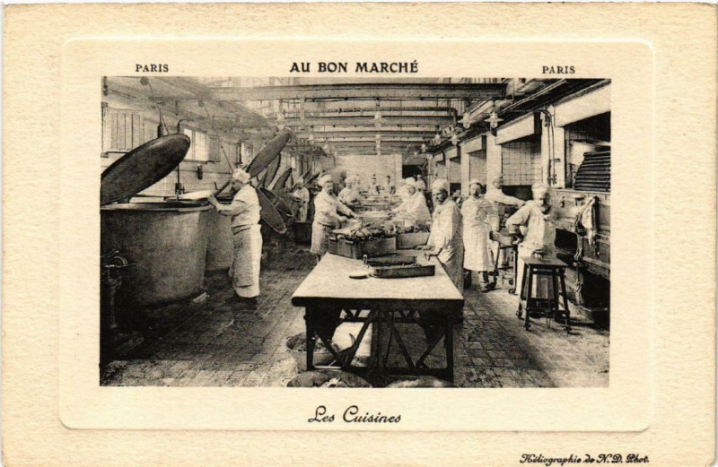Carte postale ancienne Paris 7e Au Bon Marché Les Cuisines à Paris 7e