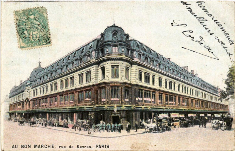 Carte postale ancienne Paris 7e Au Bon Marché Rue de Sevres à Paris 7e