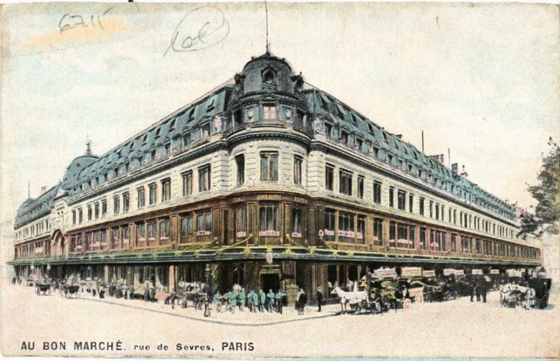 Carte postale ancienne Paris 7e Au Bon Marché Rue de Sevres à Paris 7e
