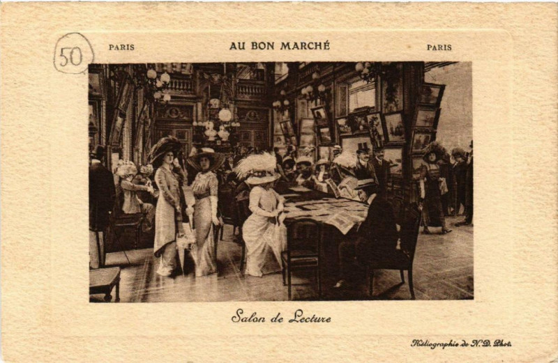 Carte postale ancienne Paris 7e Au Bon Marché Salon de Lecture à Paris 7e