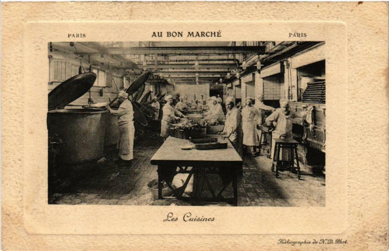 Carte postale ancienne Paris 7e Au Bon Marché Les Cuisines à Paris 7e