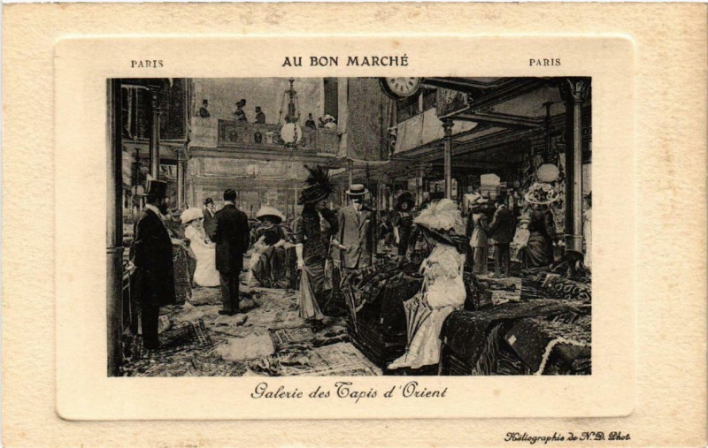 Carte postale ancienne Paris 7e Au Bon Marché Galerie des Tapis d'Orient à Paris 7e