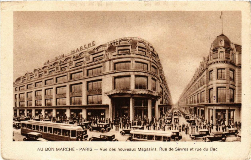 Carte postale ancienne Paris 7e Au Bon Marché Vue des nouvaux Magasins Rue de Sevres à Paris 7e