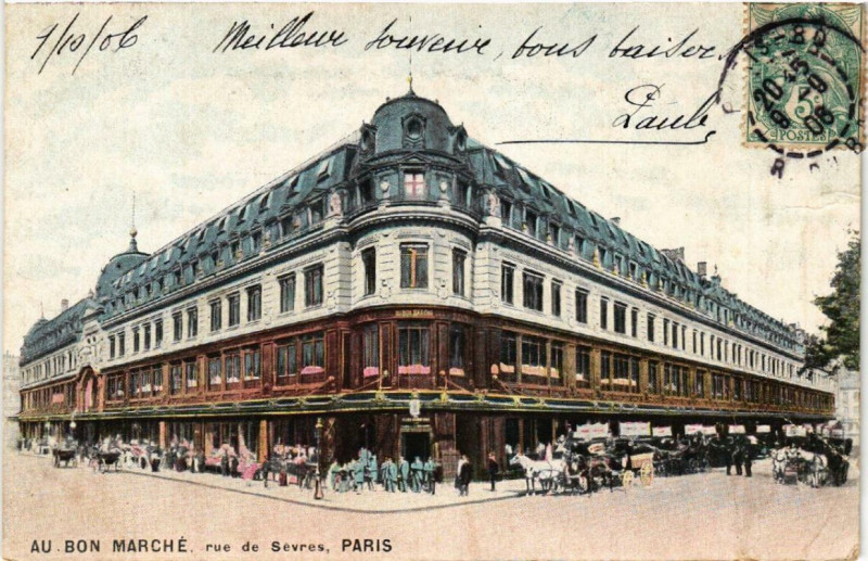 Carte postale ancienne Paris 7e Au Bon Marché Rue de Sevres à Paris 7e