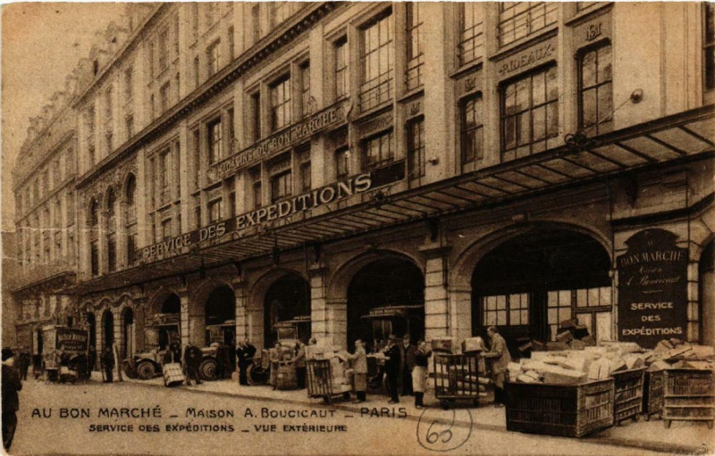 Carte postale ancienne Paris 7e Au Bon Marché Service des Expéditions Vue Extérieure à Paris 7e