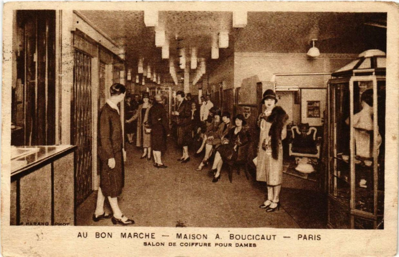 Carte postale ancienne Paris 7e Au Bon Marché Salon de Coiffure pour dames à Paris 7e