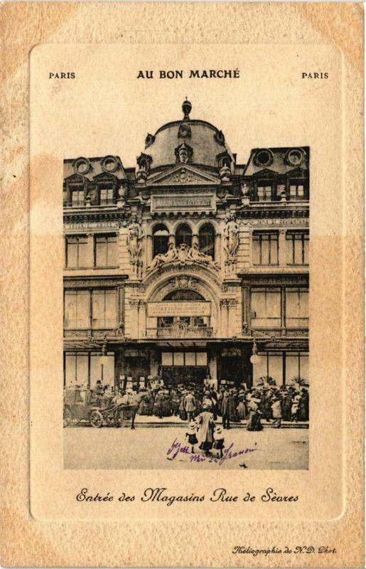 Carte postale ancienne Au Bon Marché - Entrée des Magasins Rue de Sèvres à Paris 6e
