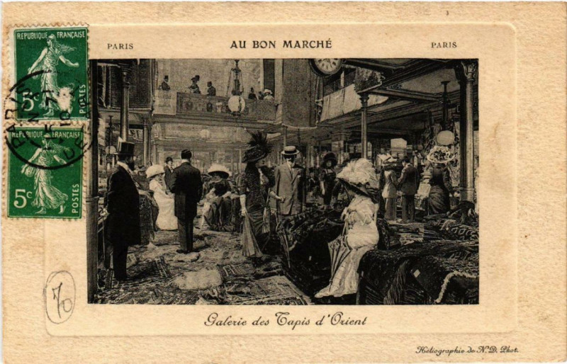 Carte postale ancienne Paris 7e Au Bon Marché Galerie des Tapis d'Orient à Paris 7e
