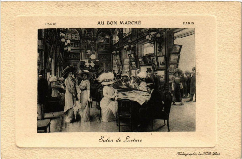 Carte postale ancienne Paris 7e Au Bon Marché Salon de Lecture à Paris 7e