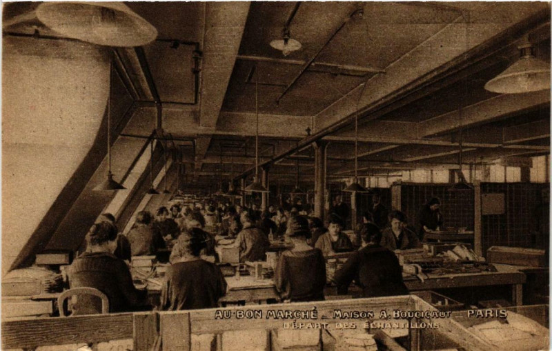 Carte postale ancienne Paris 7e Au Bon Marché Départ des Echantillons à Paris 7e