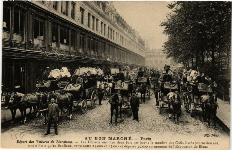 Carte postale ancienne Paris 7e Au Bon Marché Départ des Voitures de Livraison à Paris 7e