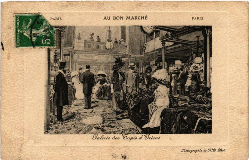 Carte postale ancienne Paris 7e Au Bon Marché Galerie des Tapis d'Orient à Paris 7e