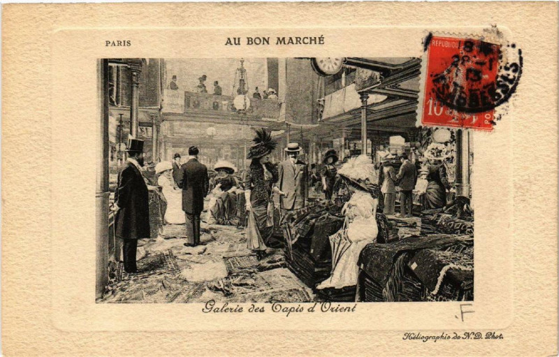 Carte postale ancienne Paris 7e Au Bon Marché Galerie des Tapis d'Orient à Paris 7e