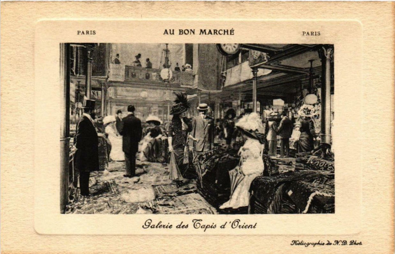 Carte postale ancienne Paris 7e Au Bon Marché Galerie des Tapis d'Orient à Paris 7e