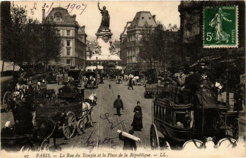 Carte postale ancienne Paris 3e Rue du Temple. Place de la République Nd Phot à Paris 3e