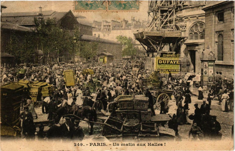 Carte postale ancienne Paris 1e Un matin aux Halles à Paris 1er