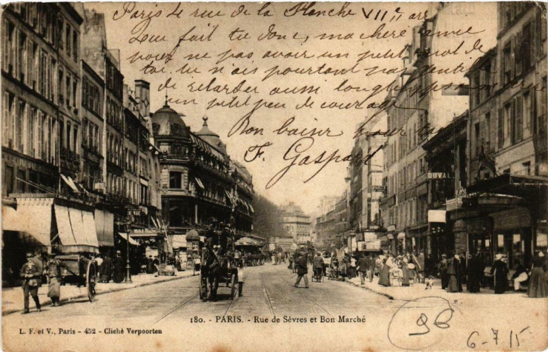 Carte postale ancienne Paris 7e Rue de Sevres et Bon March à Paris 7e