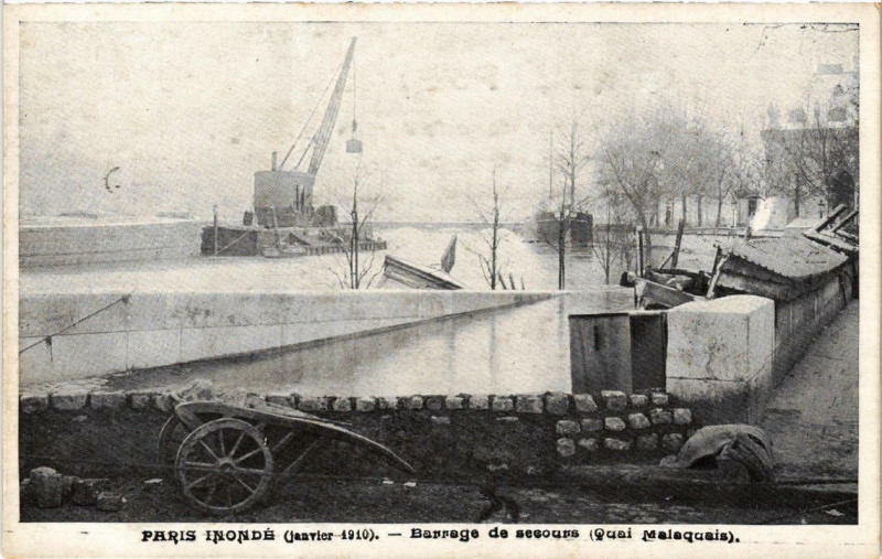 Carte postale ancienne Paris Barrage de secours Quai Malaquais Inondations 1910 à Paris