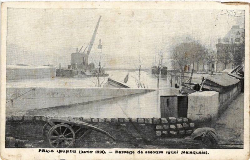 Carte postale ancienne Paris Barrage de secours Quai Malaquais Inondations 1910 à Paris