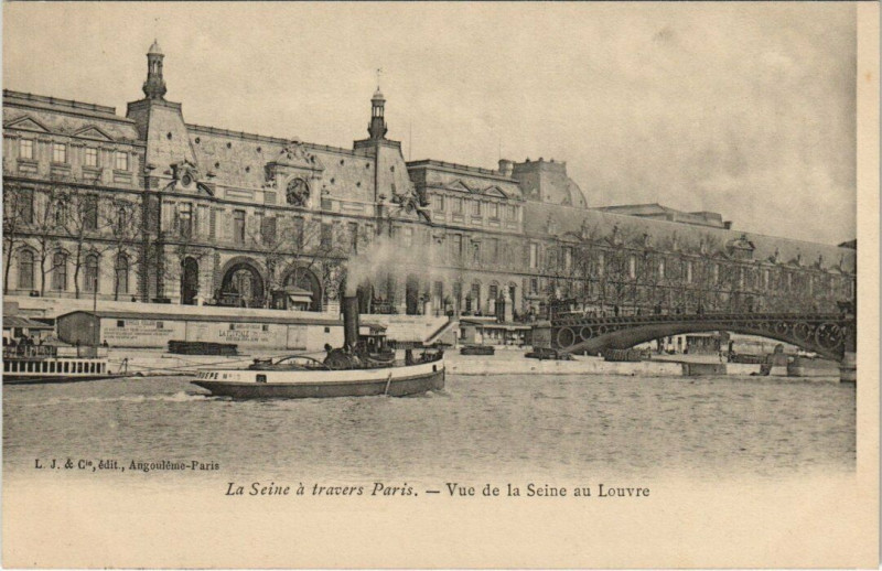 Carte postale ancienne Vue de la Seine au Louvre à Paris 7e