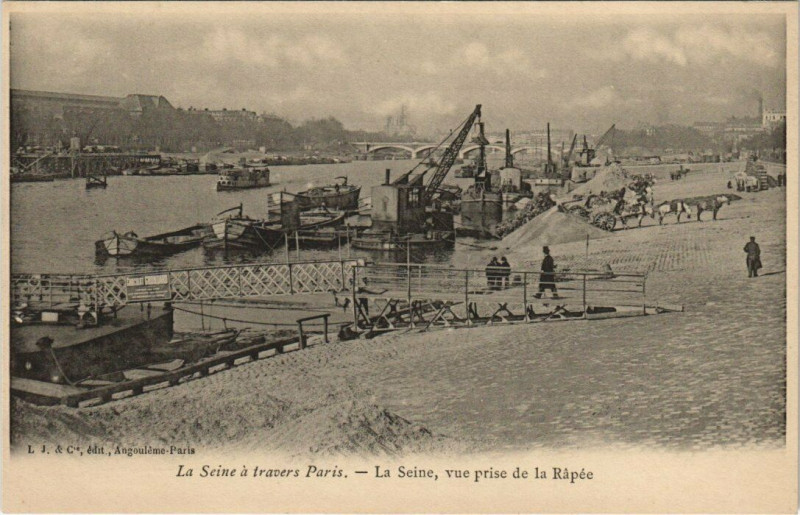 Carte postale ancienne La Seine a travers Paris - La Seine, vue prise de la Rapée à Paris 12e
