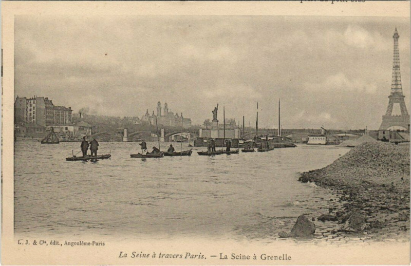 Carte postale ancienne La Seine à Grenelle à Paris 15e