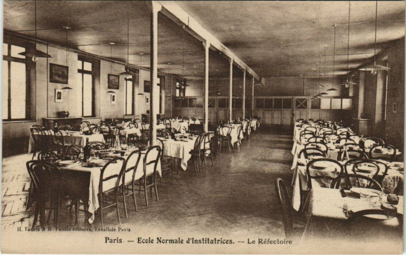 Carte postale ancienne Ecole Normale d'Institutrices - Le Réfectoire à Paris 17e