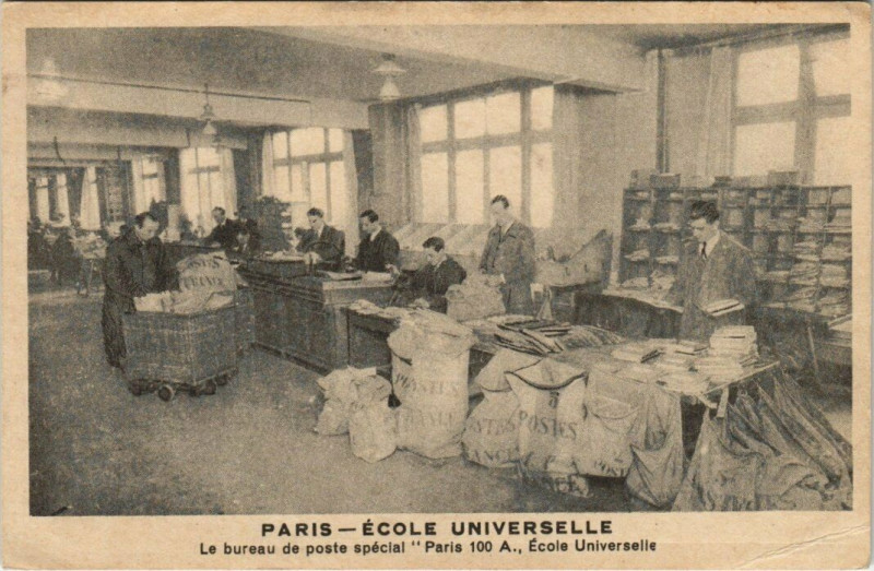 Carte postale ancienne Ecole Universelle - Le bureau de poste spécial à Paris 16e