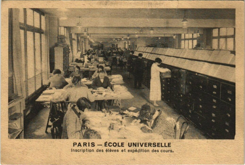 Carte postale ancienne Ecole Universelle - Inscription des élèves et expédition des cours à Paris 16e