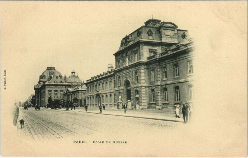 Carte postale ancienne Paris 15e - Ecole de Guerre à Paris 7e