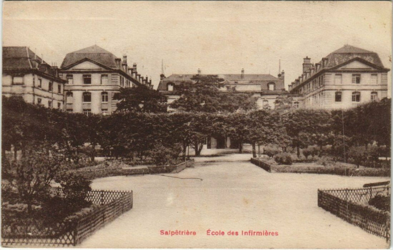 Carte postale ancienne Salpêtrière - Ecole des Infirmières à Paris 13e