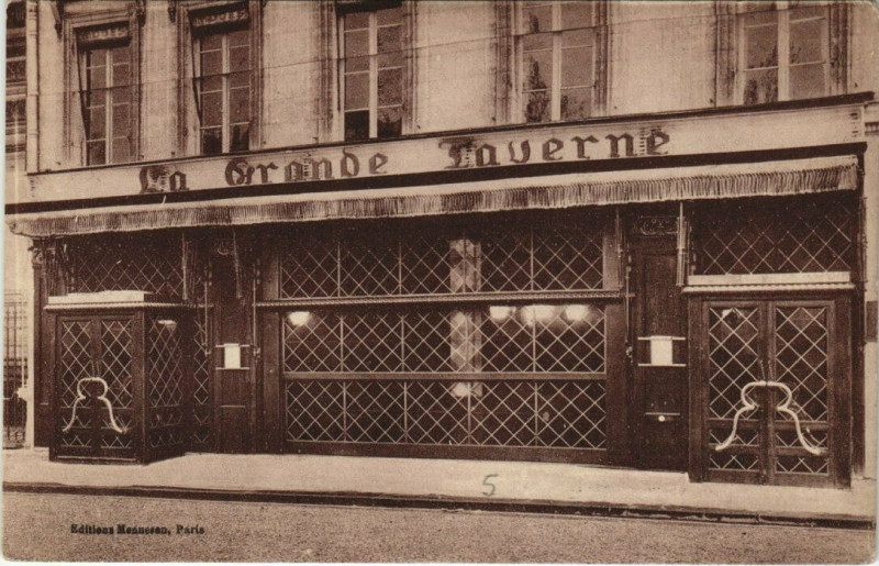 Carte postale ancienne Paris 8e - Facade de la Grande Taverne à Paris 8e