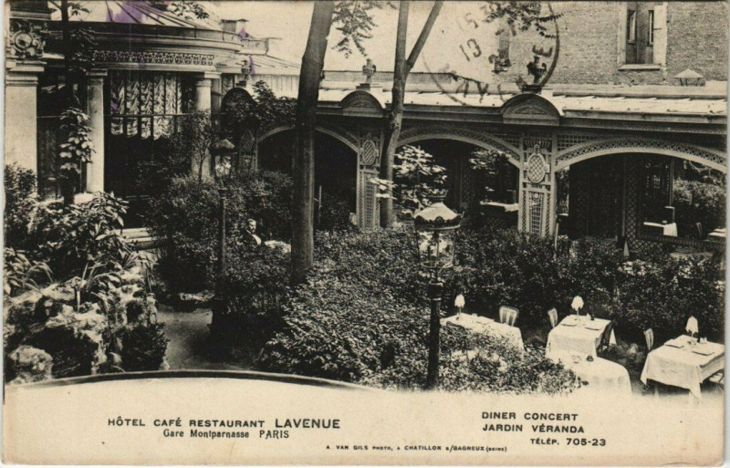 Carte postale ancienne Hôtel Café Restaurant Lavenue - Gare Montparnasse à Paris 14e